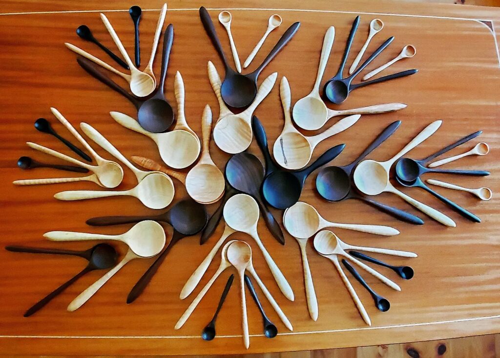 Wooden wpoons arranged in a star-like pattern.